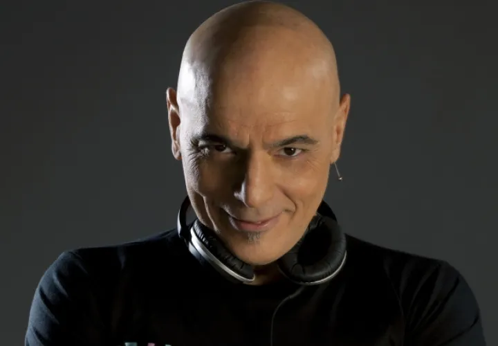 Fue el bajista de la banda Soda Stereo. 