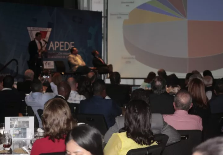 El 50% del PIB está concentrado en  sectores como construcción, comercio, etc. /Foto Víctor Arosemena