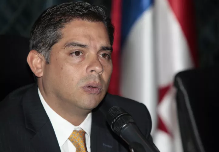 Diputado Adolfo Beby Valderrama.