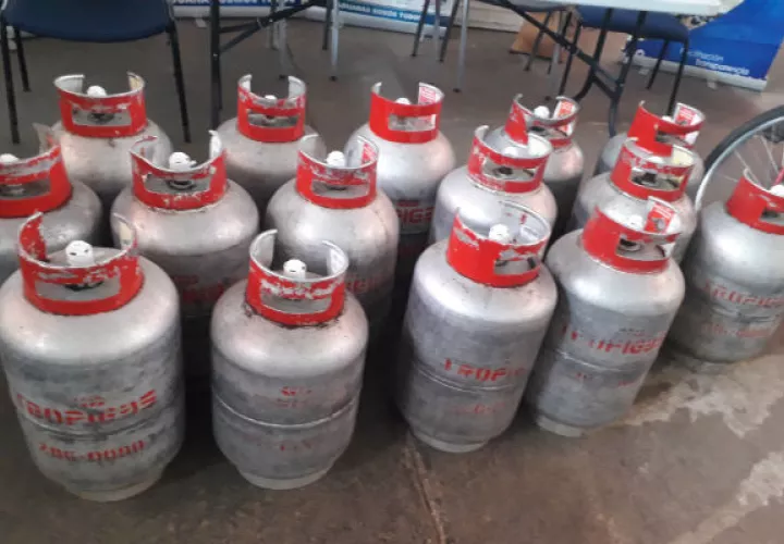 En la actualidad hay personas que se están dedicando al contrabando de gas a través del sistema de hormigas. Foto/José Vásquez