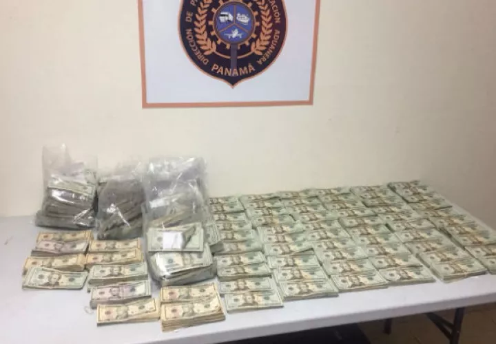 Dinero decomisado en puesto de control fronterizo fue depositados al Tesoro Nacional. Foto/Archivos