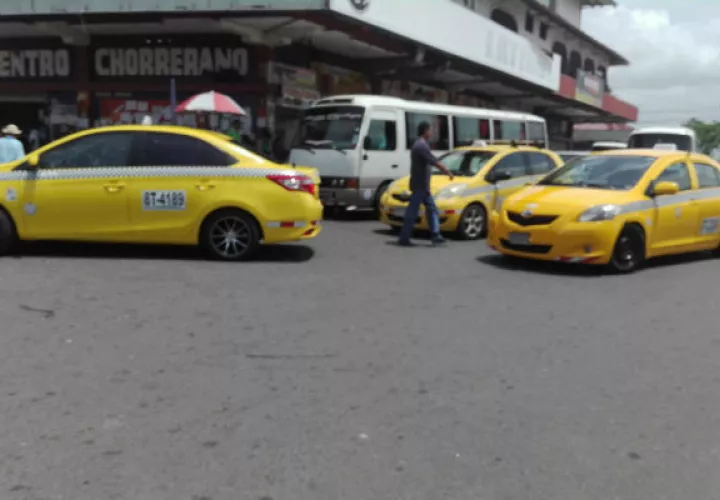 El antisocial trató que quitarle el auto al taxista. Foto/ Eric Montenegro