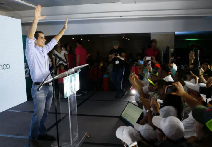 Según Roux una publicación de un diario impreso salió hace diez días antes de las elecciones primarias para perjudicarlo. /Foto: Edward Santos. 