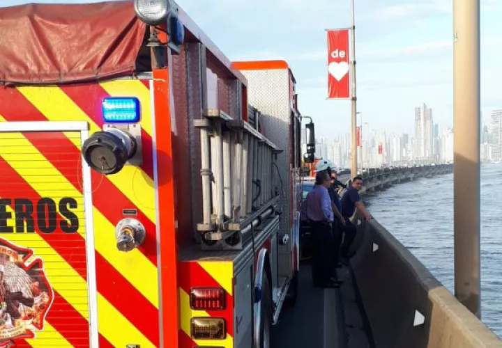 Bomberos llegaron al Corredor Sur a socorrer al sujeto. 