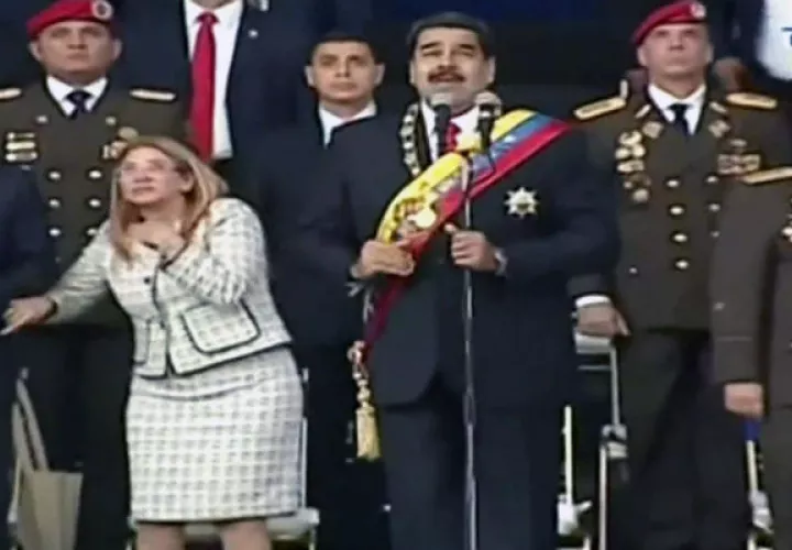 Maduro aseguró ayer en una alocución transmitida por la televisión estatal VTV que el presidente colombiano saliente, Juan Manuel Santos, así como la "ultraderecha" de ese país y de Venezuela, están tras el supuesto atentado en su contra.