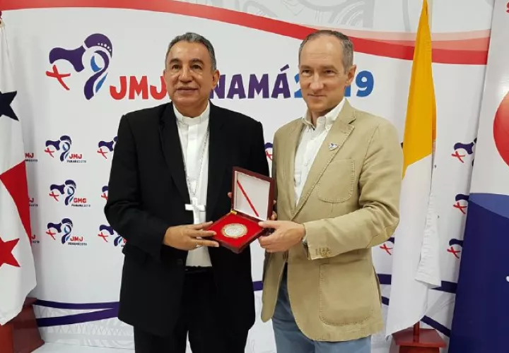 Antonio Olivié, periodista español, compartió con periodistas panameños experiencias de la JMJ. Cortesía