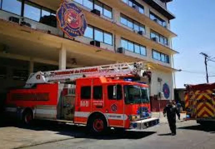 Ambos bomberos enfrentarán un proceso disciplinario por estar ebrios en horas laborales. / Foto: Víctor Arosemena.