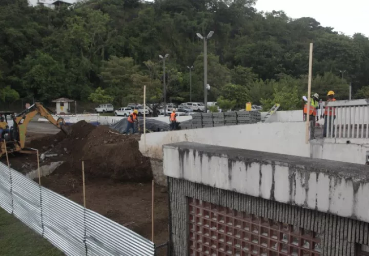Los trabajos en el Hospital San Miguel Arcángel se mantienen  en un 70% y están presionando para que los mismos concluyan en noviembre de este año. /Foto: Víctor Arosemena