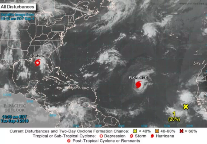 Se muestra el emplazamiento de las dos tormentas tropicales Gordon (i), en el Golfo de México, y Florence (d) en el Atlántico. EFE