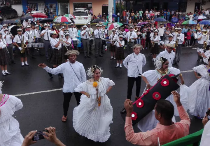 Las piezas musicales fueron aplaudidas por los asistentes en el desfile de La Chorrera en Panamá Oeste. Foto: Eric Montenegro.