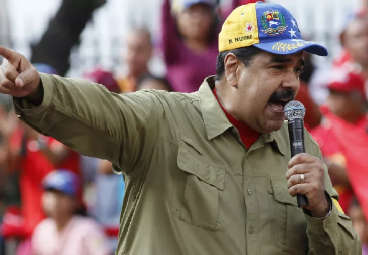 El arresto de los dos bomberos que presuntamente se compara a Nicolás Maduro con un burro, generó una intensa polémica y numerosas reacciones en las redes sociales.
