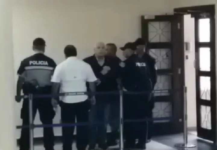 Martinelli: "Me tienen secuestrado".