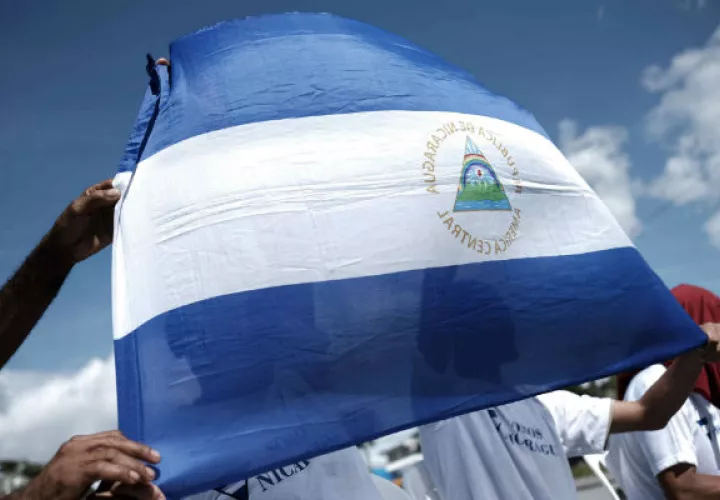 Banderas de Nicaragua, así como camisetas y globos con sus colores, azul y blanco, fueron notorios entre los autoconvocados.