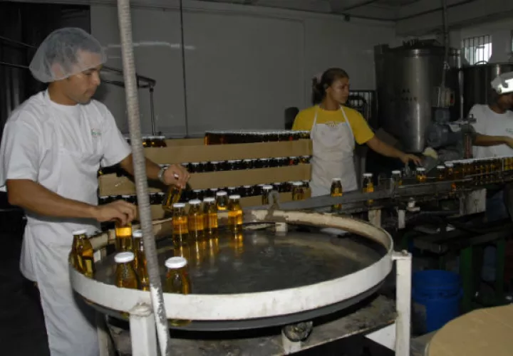 La industria manufacturera representa el 7.7% del total de la mano de obra ocupada en el país, informó el SIP. Foto/Archivo