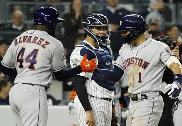 Carlos Correa de los Astros (der.) festeja. Foto:AP