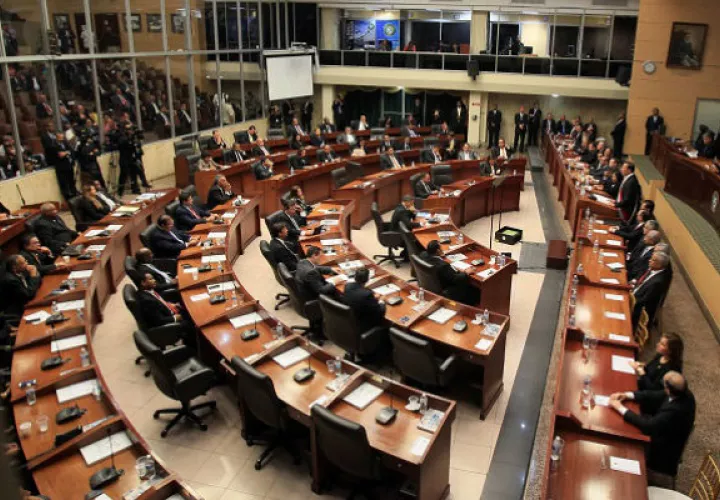 Los diputados aprobaron en tercer debate la propuesta de reforma constitucional el pasado lunes, lo que generó protestas de varios sectores de la vida política. Foto: Panamá América.