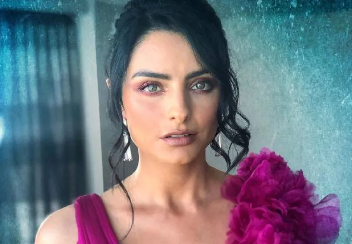 Aislinn Derbez.