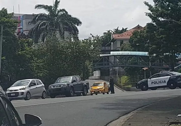 El tráfico se vio afectado por la protesta que hicieron los estudiantes del Instituto Nacional en la Avenida de los Mártires. Foto @TraficoCPanama 