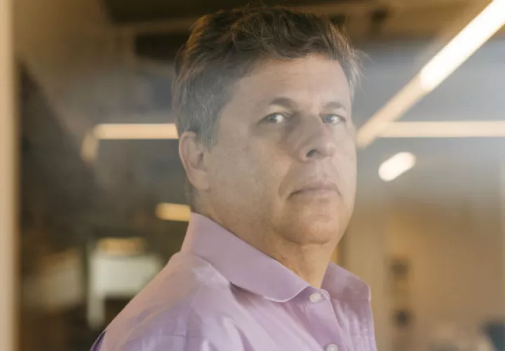 Oren Etzioni, del Instituto Allen, dice que las barreras a la investigación dañarán. Foto/ Kyle Johnson para The New York Times.