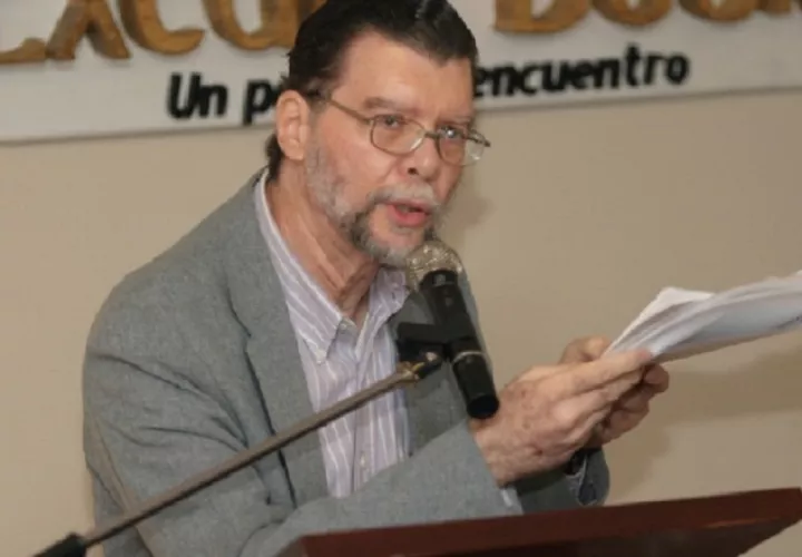 Enrique Jaramillo Levi, escritor, editor, docente y promotor cultural. Panamá América