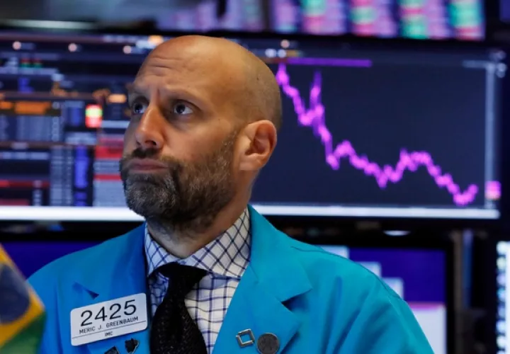 Los sectores del mercado más expuestos a la economía —la energía, las finanzas y las empresas industriales— cayeron de forma drástica. Foto: AP