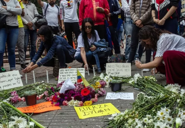 Los colombianos le brindaron en todo momento su apoyo al joven de 18 años Dilan Cruz, quien fue herido durante las protestas del 23 de noviembre. FOTO/EFE
