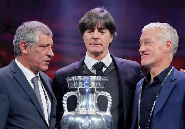 Fernando Manuel Costa Santos (izq.), técnico de Portugal  junto a su colega de Alemania, Joachim Low y el francés Didier Deschamps. Foto EFE