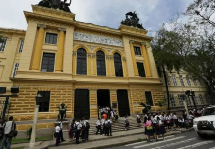 El Instituto Nacional ya tiene asignado su calendario de matrícula./ Archivo