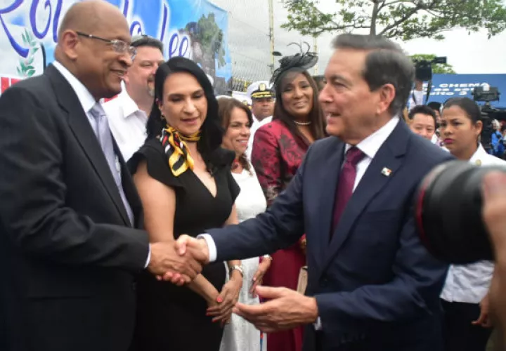 El ministro Alexander, afirmó que lo adeudado asciende a un poco más de "$1,200 millones, a los que ya le hemos empezado a hacer frente.