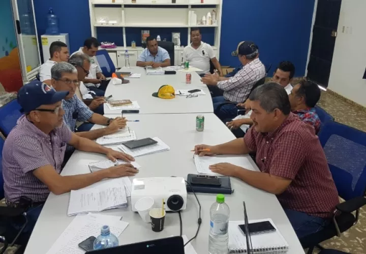 Reunidos en Divisa, provincia de Herrera, los productores pidieron una reunión con carácter de urgencia con el presidente Laurentino Cortizo, y su gabinete agropecuario, para discutir el anteproyecto de ley. Foto Thays Domínguez