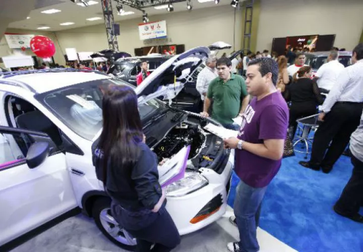 La venta de autos minivans y de lujo mostraron cifras positivas en su comercialización de 4.2 y 1.5% respectivamente.