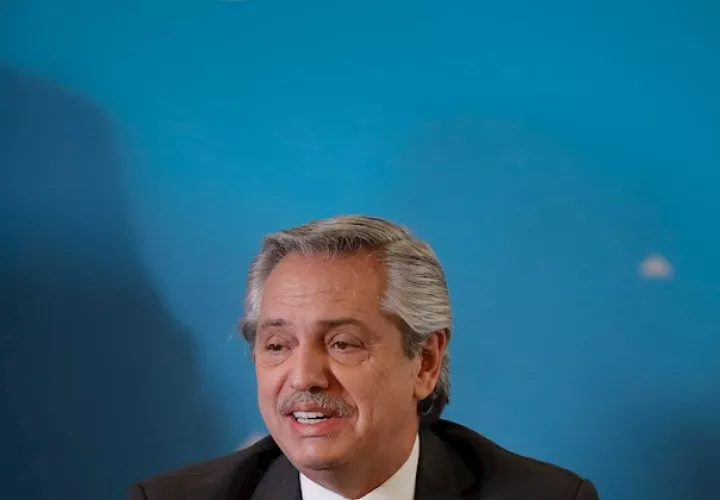 "La verdad es que lo único que vieron los mercados es lo que es evidente: que el Estado nacional argentino está impedido de poder pagar en tiempo y forma, y el riesgo de caer en el default (cese de pagos) es muy alto", añadió.