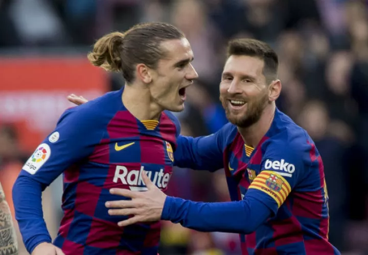 Antoine Griezmann celebra con Leo Messi Foto AP
