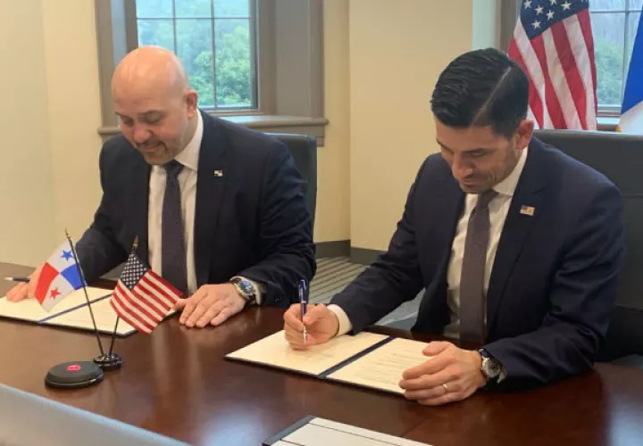 El ministro Rolando Mirones junto al secretario interino de Seguridad de Estados Unidos Chad F. Wolf.