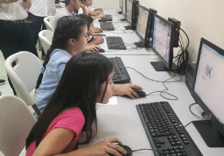 Infoplazas brindan la oportunidad a miles de personas de tener acceso a la información y tecnología.