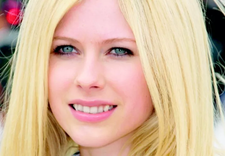 Avril Lavigne se solidarizó con Justin Bieber.
