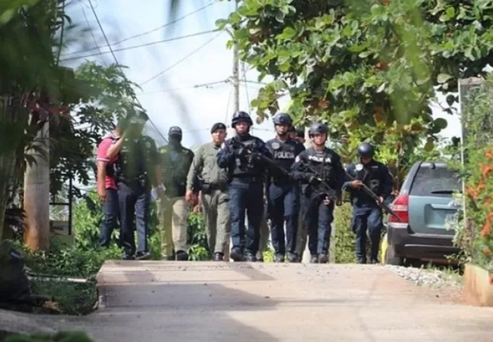 Las autoridades hablan de cuatros sospechosos y ofrecen recompensa de 5 mil dólares por el paradero de esos sujetos. Foto: Ministerio de Seguridad.