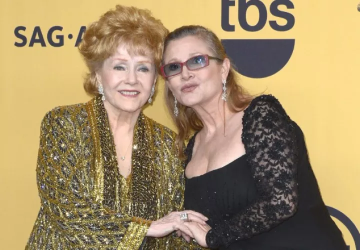 Debbie Reynolds junto a Carrie Fisher.  Foto: EFE