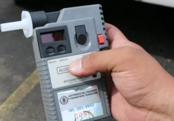 El alcohosensor es el aparato que será utilizado por las unidades de la ATTT durante los carnavales, el cual permite conocer, por medio del aliento del examinado, la concentración de alcohol en el organismo. 