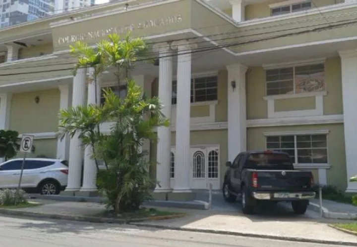 El Colegio  Nacional de Abogados, en la resolución,  señalan  que defenderá hasta las últimas instancias la protección y defensa de su profesión.