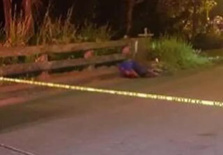 Al lugar del hecho de sangre llegó la Policía Nacional, quien acordonó el área para que el personal de criminalística, hicieran la recolección de evidencias. Foto/Diomedes Sánchez