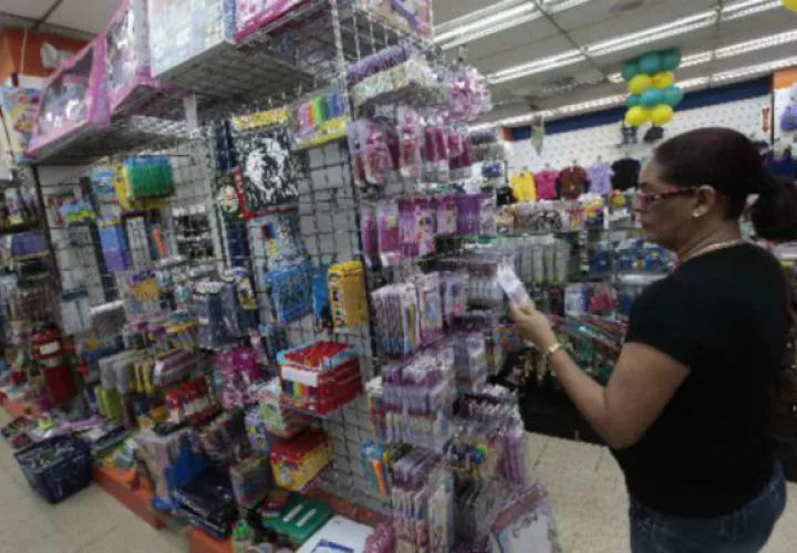 Precios de los útiles escolares varían en comercios. Foto: Archivo.