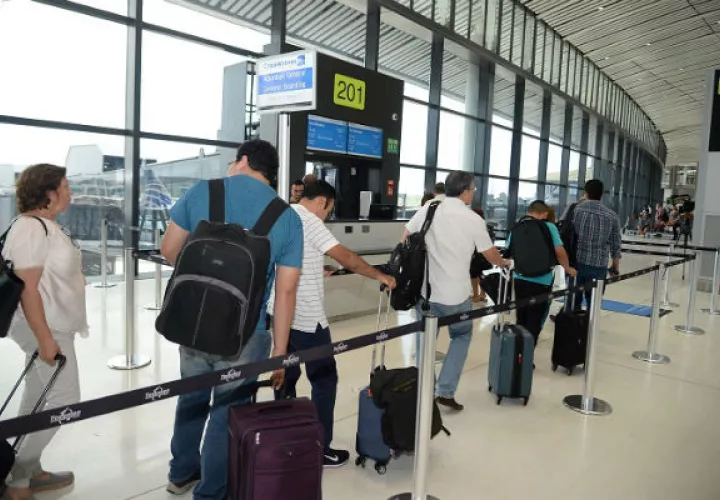 Jóvenes que llegan de China tienen otro protocolo de seguridad de salud. Foto: Panamá América