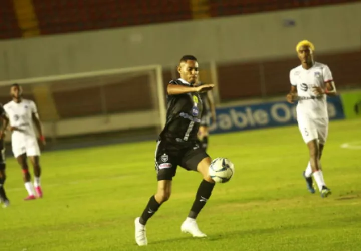 Ismael Díaz jugó tres partidos con Tauro. Foto: Anayansi Gamez