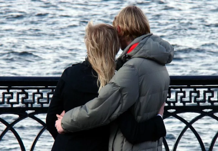 Las malas costumbres en la pareja pueden iniciar como algo "inofensivo". Foto: Pixabay