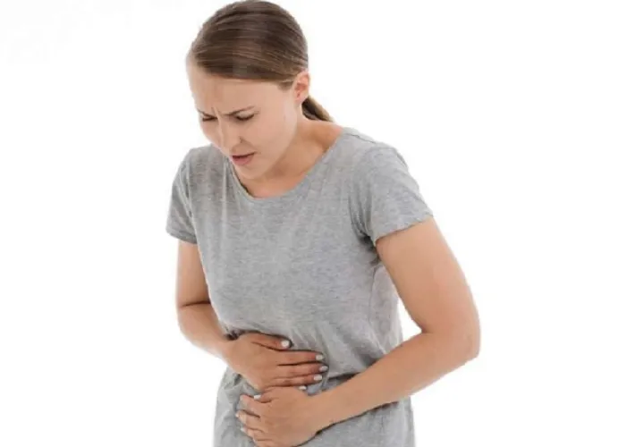 Calambres abdominales pueden anunciar un episodio diarreico. 
