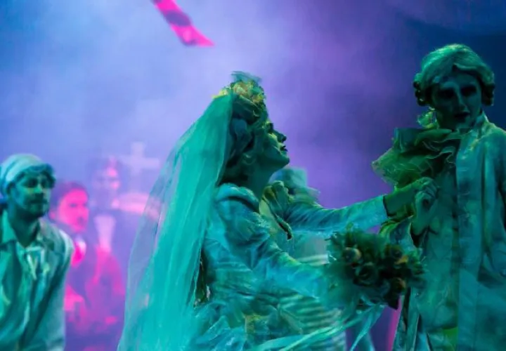 Una escena de 'Los Locos Addams', musical producido por Gina Cochez y Beatriz González. Foto: Cortesía