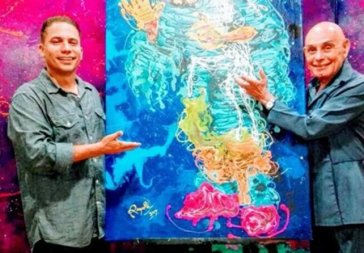 Carlos Rampolla y Miguel Moreno en 2017. En la exhibición - entrega del retrato de 'Esopo'-Homenaje a Miguel Moreno. Cortesía