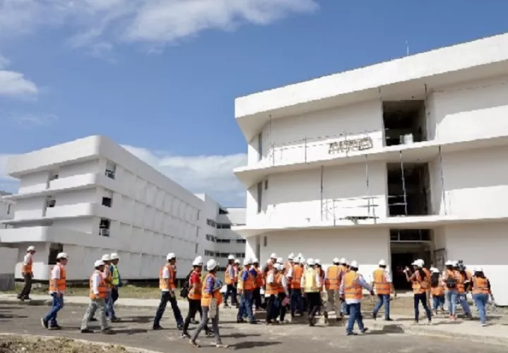 La última información acerca del proyecto, indica que se encuentra en 65% de avance. El actual director de la CSS prometió que la obra será entregada durante este gobierno y será continuada por la empresa española  FCC. Archivo