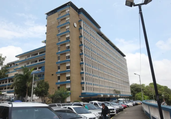 Complejo Hospitalario Arnulfo Arias Madrid.